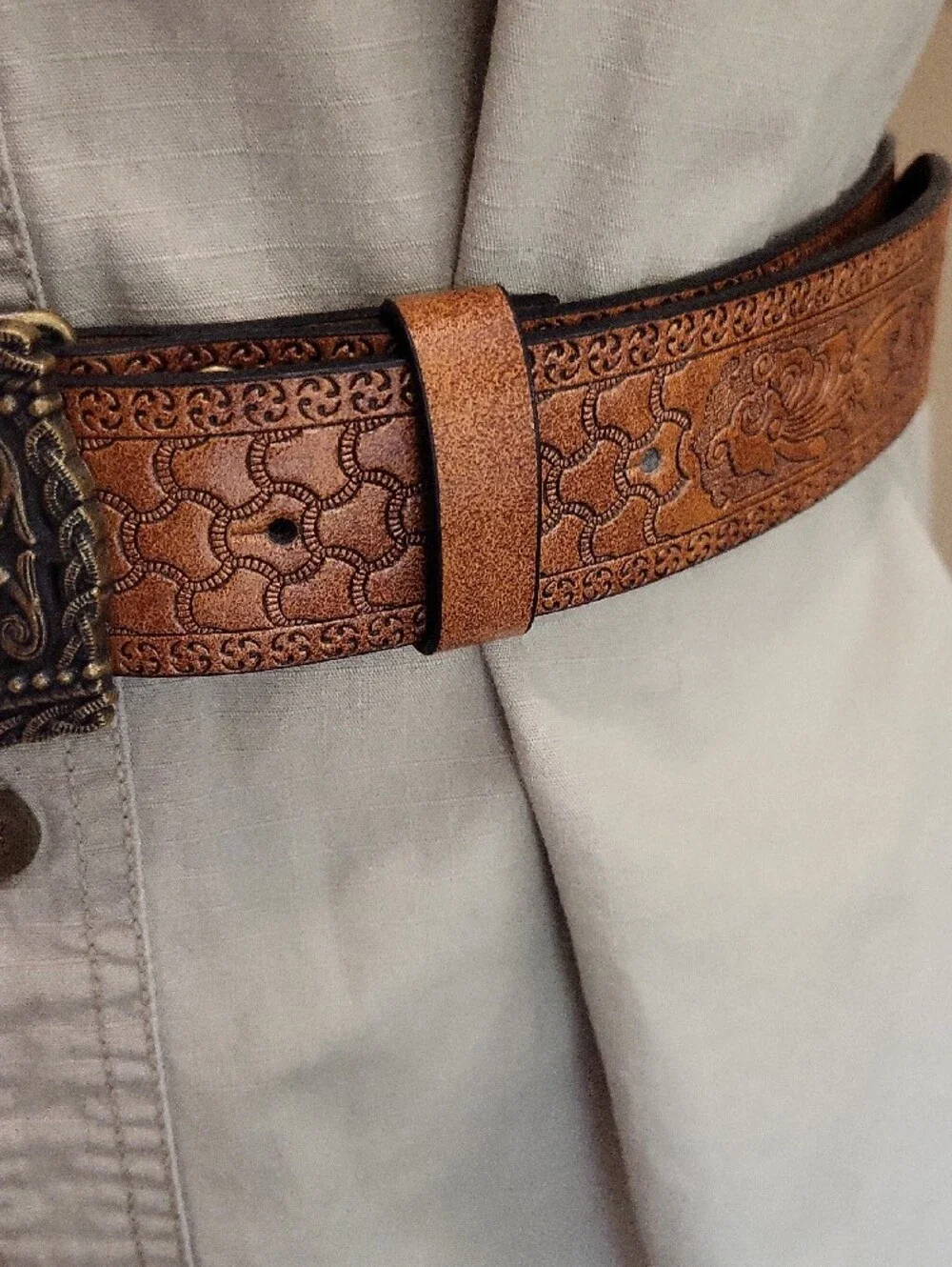 Tan Bonded Leather Belt with Ornate Silver-Tone Longhorn Buckle, Sz 34